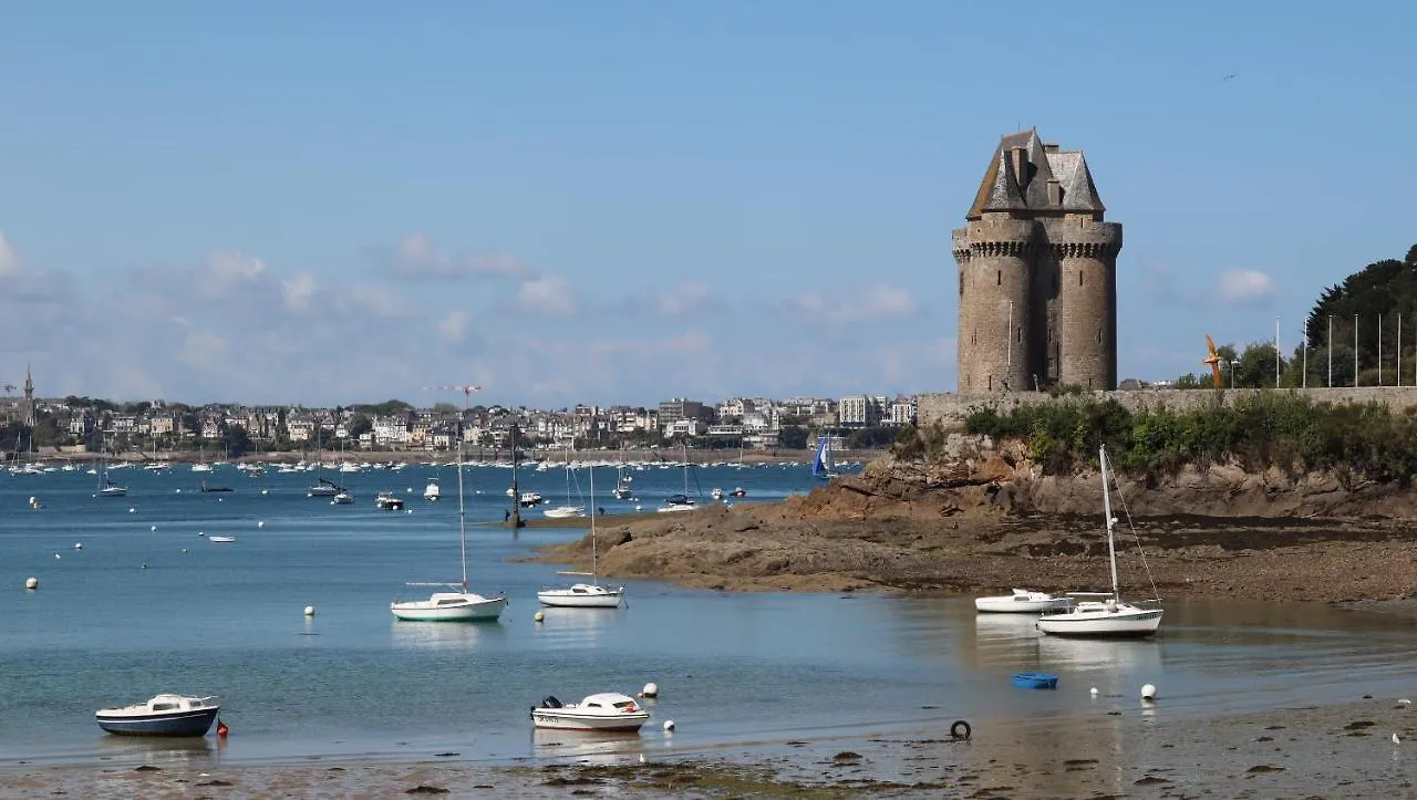 1711 Chicamour Saint-Malo